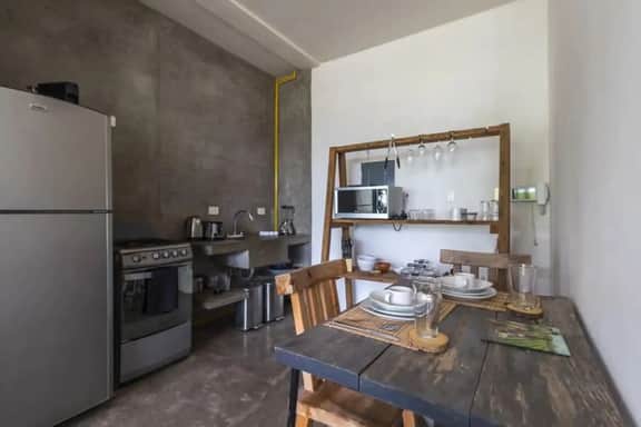 Cozy 2BR flat near downtown and beaches - Image 5