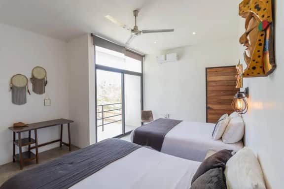 Cozy 2BR flat near downtown and beaches - Image 4