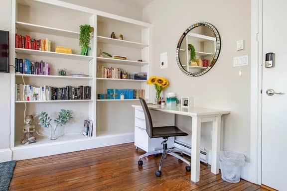 Bright Top Floor On Georgetown Cobblestone Street - Image 5