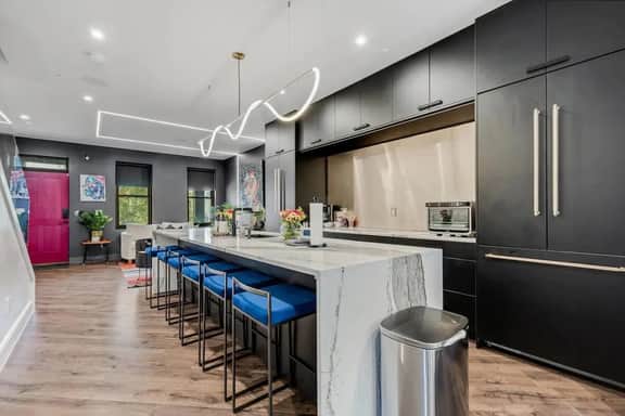 DC Guest House / Private, Luxurious VIP Townhome - Image 4