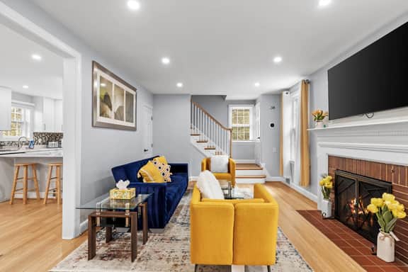 3-BR Colonial Retreat, Walk to Dwntwn Silver Spring & METRO - Image 3