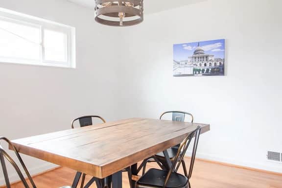 CHARMING UPDATED RAMBLER ✶✶ 7-MIN WALK TO FOREST GLEN METRO ✶✶ 5-MIN WALK TO HOLY CROSS HOSPITAL - Image 5