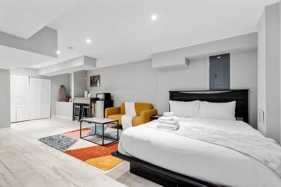 Authentically DC / Lovely SE 3-BR Rowhome / METRO - Image 3