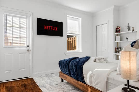 Classic DC Rowhome, 2-Bedrooms / Close to METRO - Image 4
