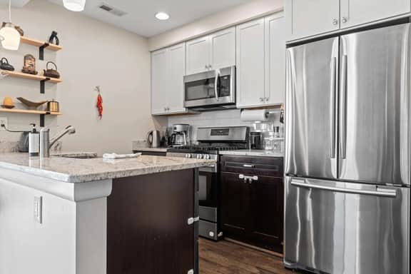 Entire 3-BR Row House in Peaceful Kingman Park DC - Image 5