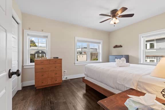 Entire 3-BR Row House in Peaceful Kingman Park DC - Image 4