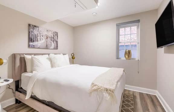 Modern 1BR Suite in Capitol Hill - Image 3