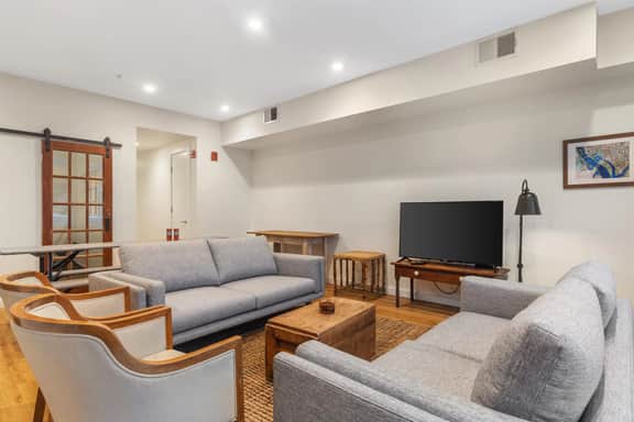 Lovely 1-BR Suite in the Heart of Adams Morgan - Image 4