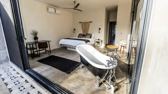 Short drive to beach / 3BR Spacious apartment - Image 3