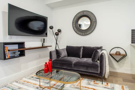 2-BR in Great DC Location / Transit & Shopping - Image 5