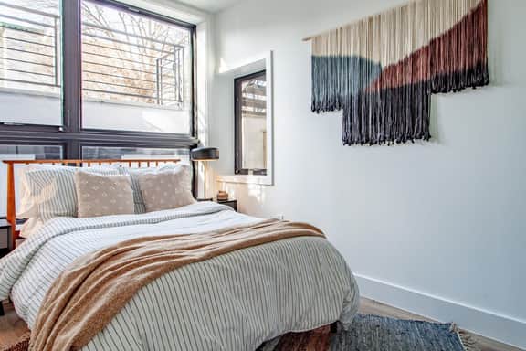 2-BR in Great DC Location / Transit & Shopping - Image 2