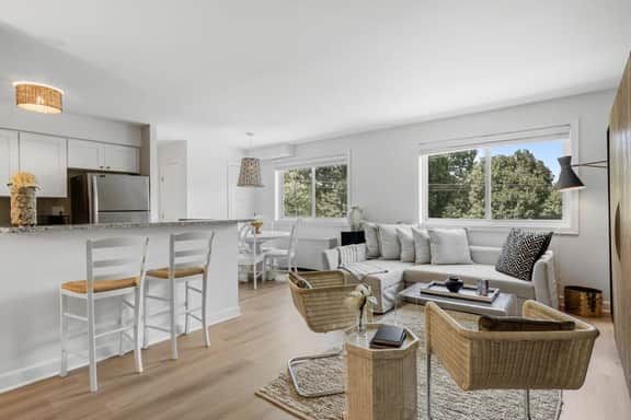 Arlington Convenience / Spacious & Modern - Image 3