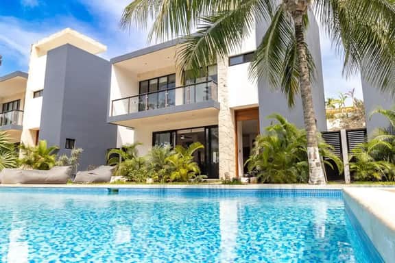 2BR Spacious condo w/ private pool near beaches - Image 3
