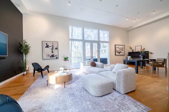 Luxe 4BR Exec Family Haven | Nature + City Access - Image 3