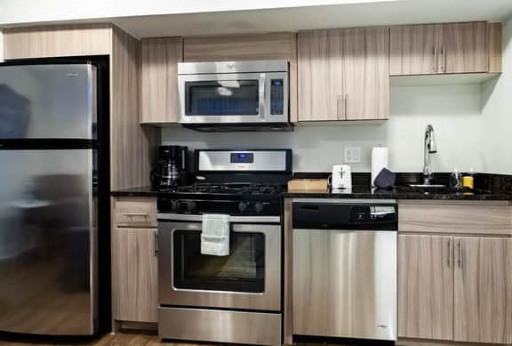 Walk to the National Cathedral and The Zoo / Private Apartment - Image 3