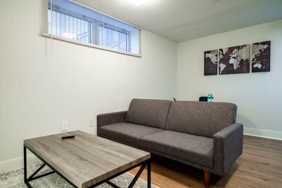 Walk to the National Cathedral and The Zoo / Private Apartment - Image 2