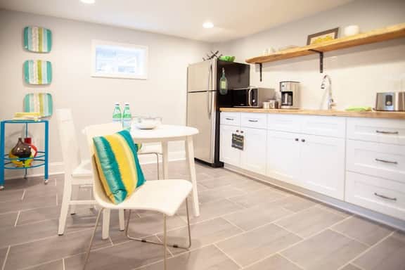 Sanctuary in the city | FREE parking | Walkable - Image 2