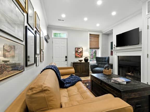 Capitol Hill Retreat Modern 2BR - Image 2