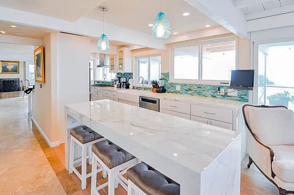 Watch & Listen to the Waves Crash on the Sand at this Laguna Beach Home - Image 4