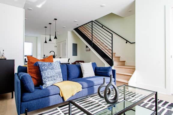 Chic 2-Bedroom Flat | 2 Floors | METRO Accessible! - Image 3