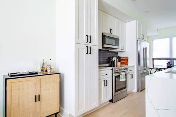Chic 2-Bedroom Flat | 2 Floors | METRO Accessible! - Image 5