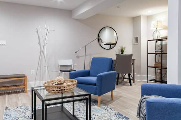 MODERN & SPACIOUS 2-BR ✮✮✮✮✮ SUBWAY // SHOPPING - Image 5