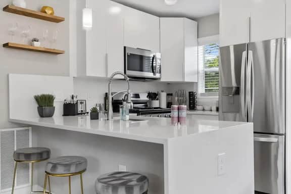 ALX Getaway Near Old Town & METRO Rail Station - Image 4
