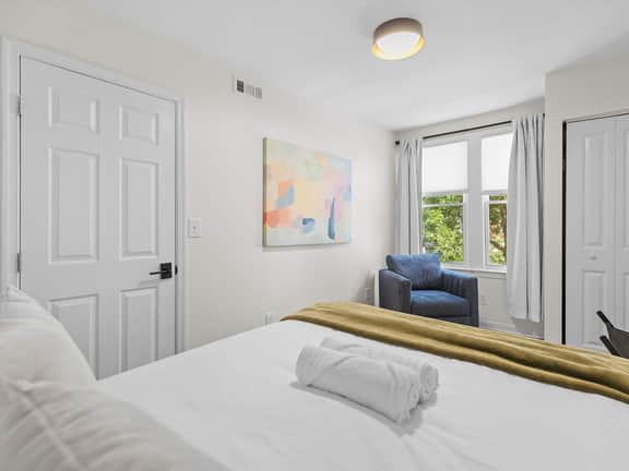 A Suite 2-BR DC Getaway, Close to Union Market - Image 3