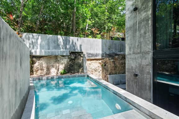 Luxury 4BR Condo - Art & Pool - Barneys Residences - Image 2