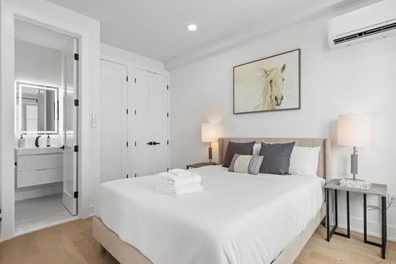 Chic & Comfy 2-Lvl Penthouse Suite - Steps to H St - Image 3