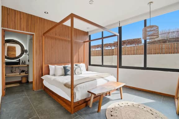 Penthouse with Rooftop Plunge Pool - Distant Ocean - Image 4