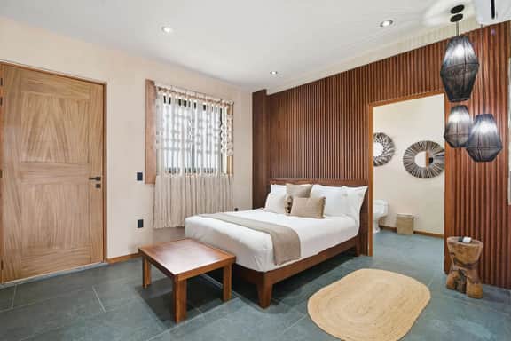 Penthouse with Rooftop Plunge Pool - Distant Ocean - Image 5
