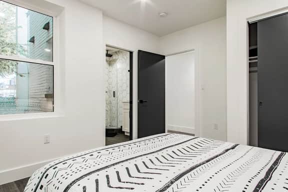 Relax 3Blocks near H St Corridor with 2-BR 2-Bath - Image 5