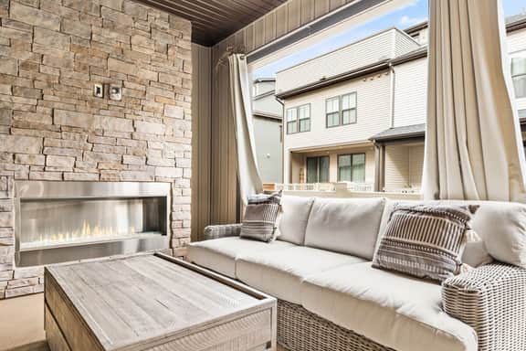 Ashburn 4-BR Homestay / Close to Dulles & METRO - Image 5
