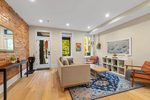 Central DC 5-BR Townhome - Walk to METRO-rail - Image 3