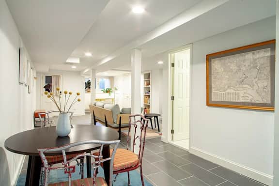 Spacious 1BR NW Garden Apartment / Walker's Dream! - Image 4