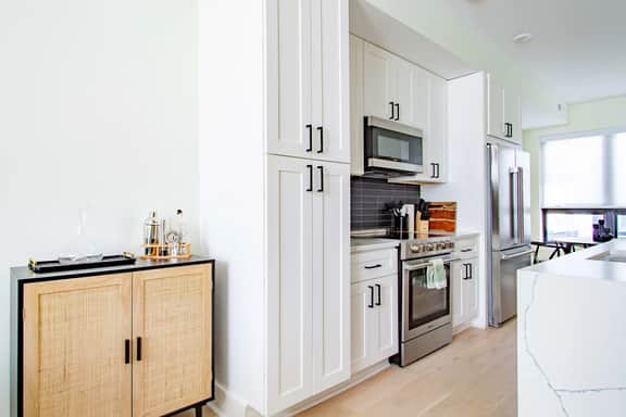 Chic 2-Bedroom Flat | 2 Floors | METRO Accessible! - Image 5