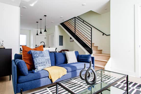 Chic 2-Bedroom Flat | 2 Floors | METRO Accessible! - Image 3