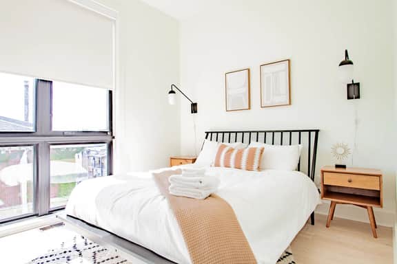 Chic 2-Bedroom Flat | 2 Floors | METRO Accessible! - Image 2