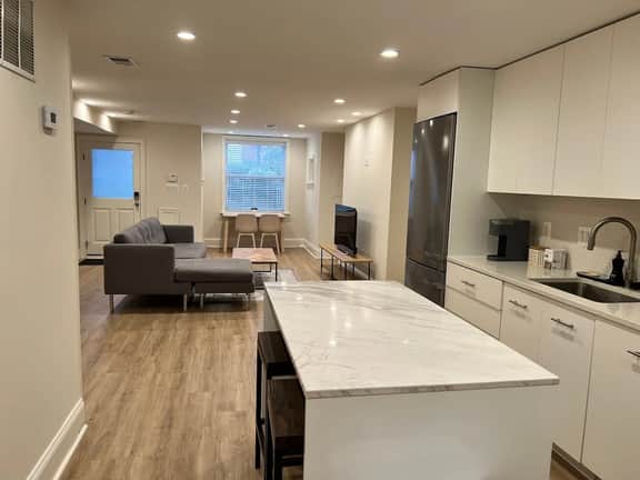 Bright Logan Circle 1b1b Terrace Level Apartment - Image 3