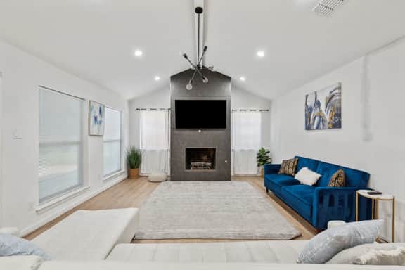 Modern Home in Prime Location - Hot Tub - Image 4