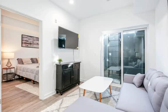1-BR Oasis in Hill East / Lincoln Park + METRO - Image 5