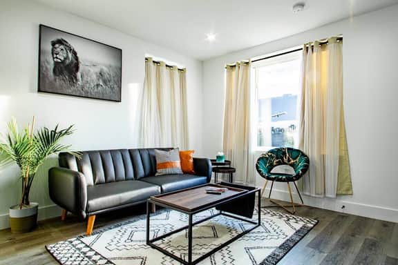 Roomy 2-BR 2-Bath | 3-Blocks to H St Corridor - Image 2