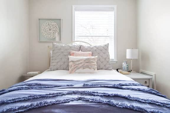 Transit-Friendly Home // Old Town // Parking - Image 2