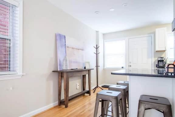 Transit-Friendly Home // Old Town // Parking - Image 4