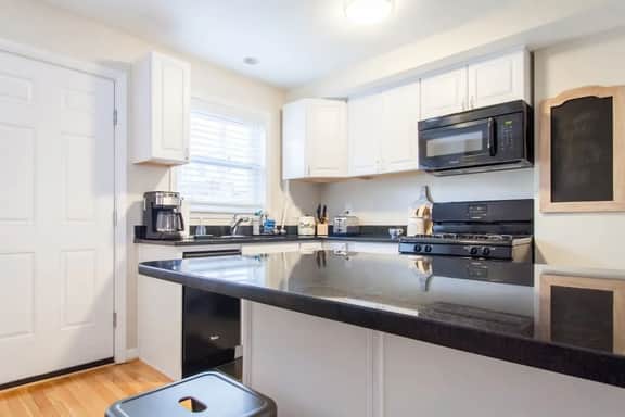 Transit-Friendly Home // Old Town // Parking - Image 5