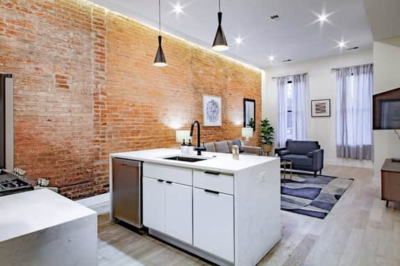 Vibrant 2-BR Luxe Flat Adjacent Eastern Market ✫ Walk to METRO, Barracks Row, Capitol Hill - Image 2