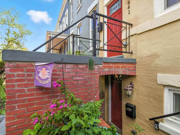 Cozy 2BR Flat - Walk to METRO Union Market - Image 3
