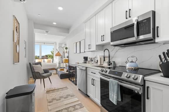 Fully furnished & equipped Studio Steps to HStreet - Image 5