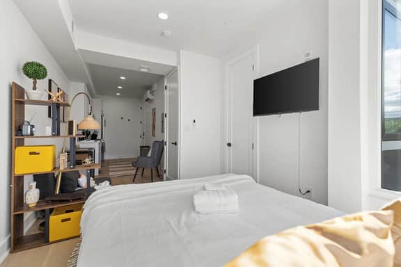 Fully furnished & equipped Studio Steps to HStreet - Image 3